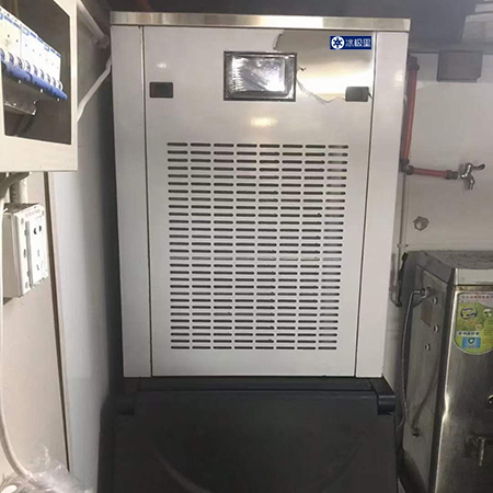 200公斤雪花制冰機交付江蘇某飯店使用