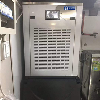 200公斤雪花制冰機交付江蘇某飯店使用