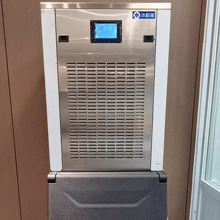 200公斤雪花制冰機交付浙江某餐飲店使用