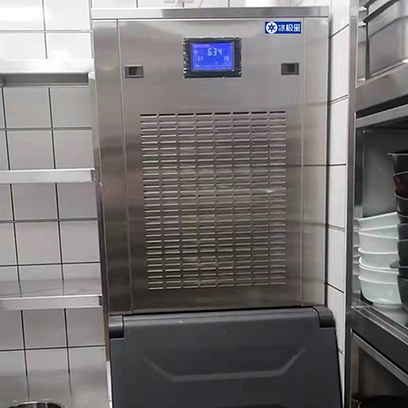 300公斤雪花制冰機交付重慶某火鍋店使用