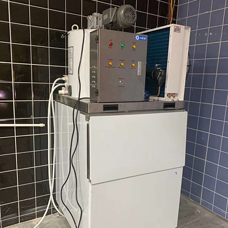 300公斤片冰機交付深圳某超市使用