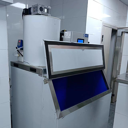 1噸片冰機外招款交付鄭州某自助餐店